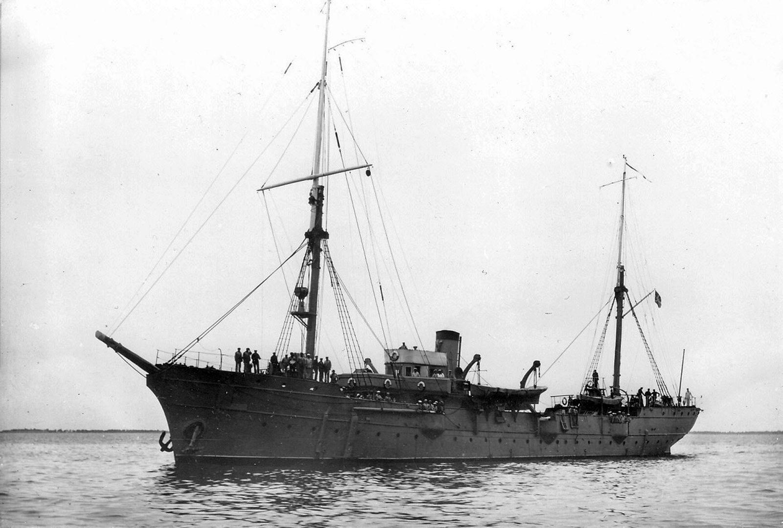 Учебное судно "Ленинградсовет"