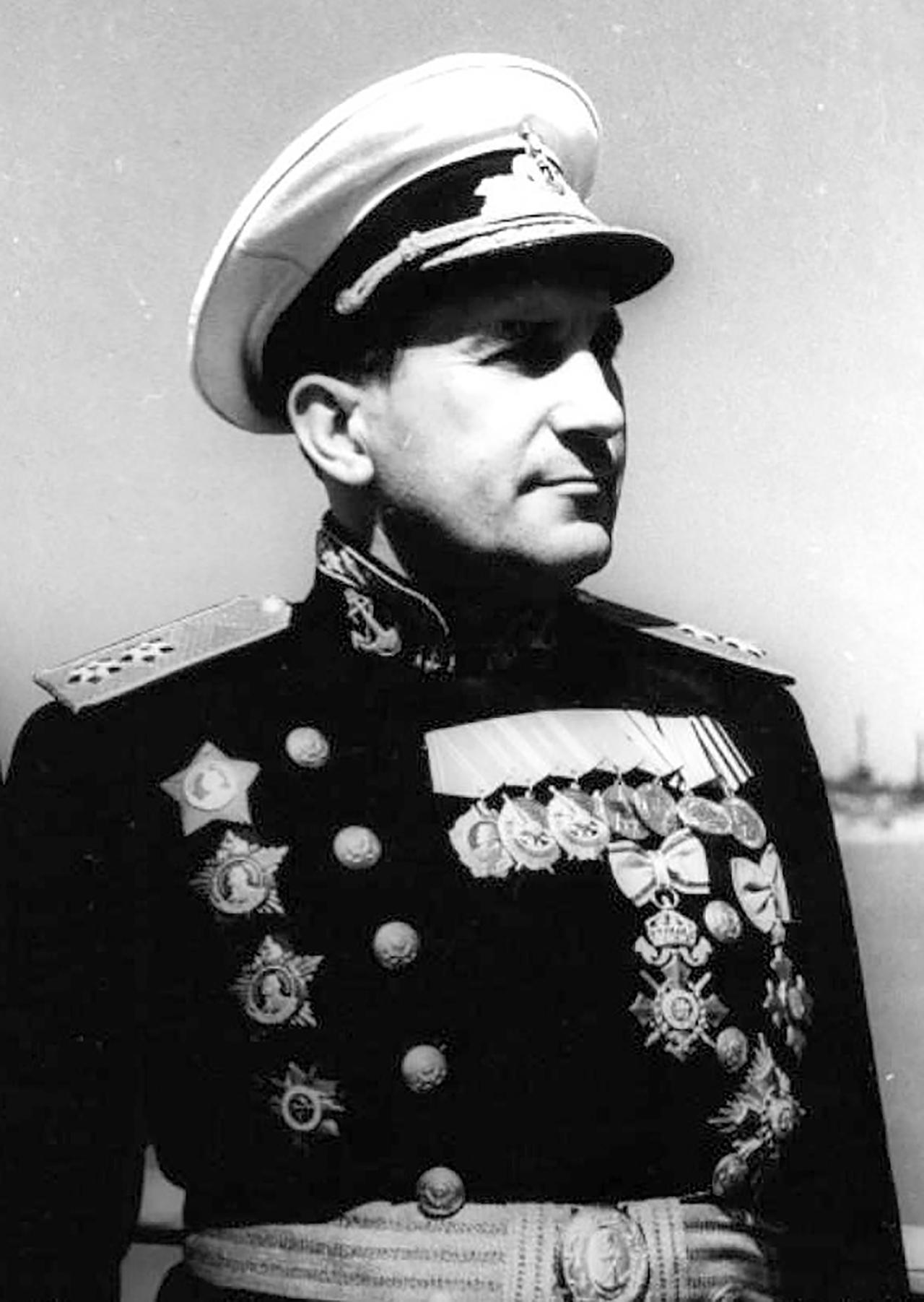 вице-адмирал Холостяков Георгий Никитич вице-адмирал Холостяков Георгий Никитич