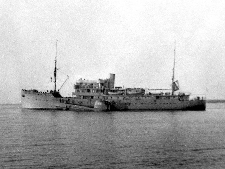 "Буг" - плавбаза