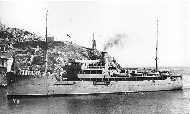 "Буг" - плавбаза